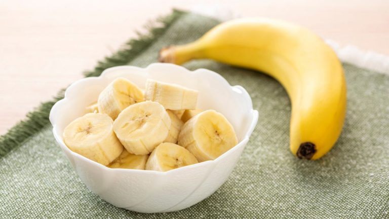 Benefits of banana: कई बीमारियों का इलाज है सिर्फ 1 केला