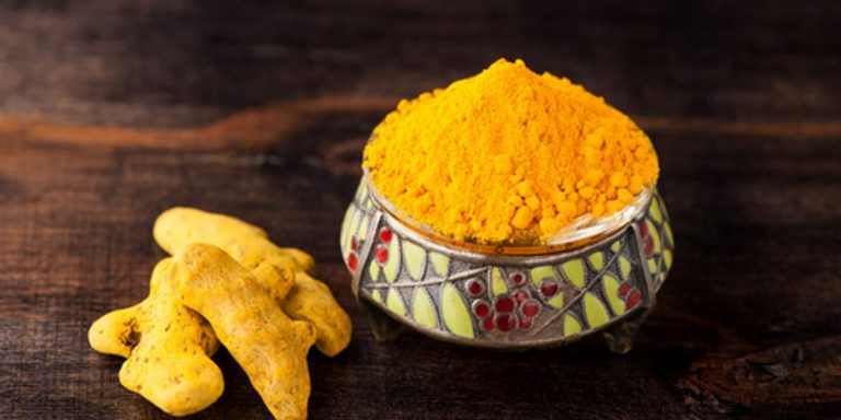 Turmeric benefits: शरीर के इस अंग पर लगाएं हल्दी, कई बीमारियां रहेंगी दूर
