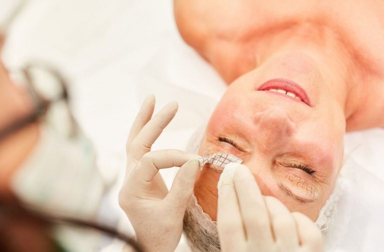 How A Dermatologist in Lahore Can Help You Make the Acne Disappear